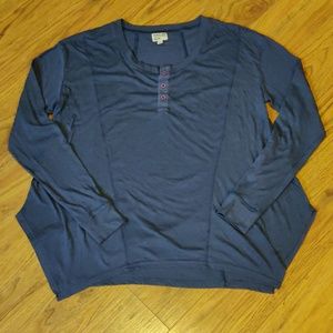 🎇3/$15🎇 GUC Blue L/S Henley with handkerchief hem